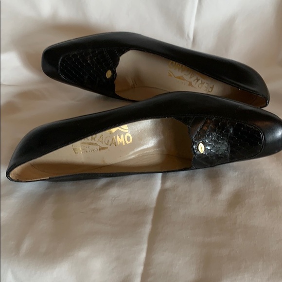 Salvatore Ferragamo women’s high heel pumps - Picture 4 of 8